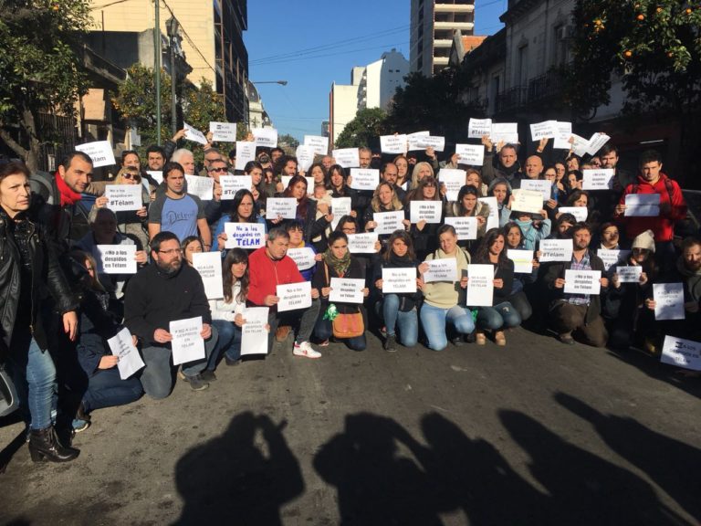 no a los despidos en telam