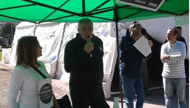 Junto a los trabajadores en Radio Abierta por Télam en La Plata