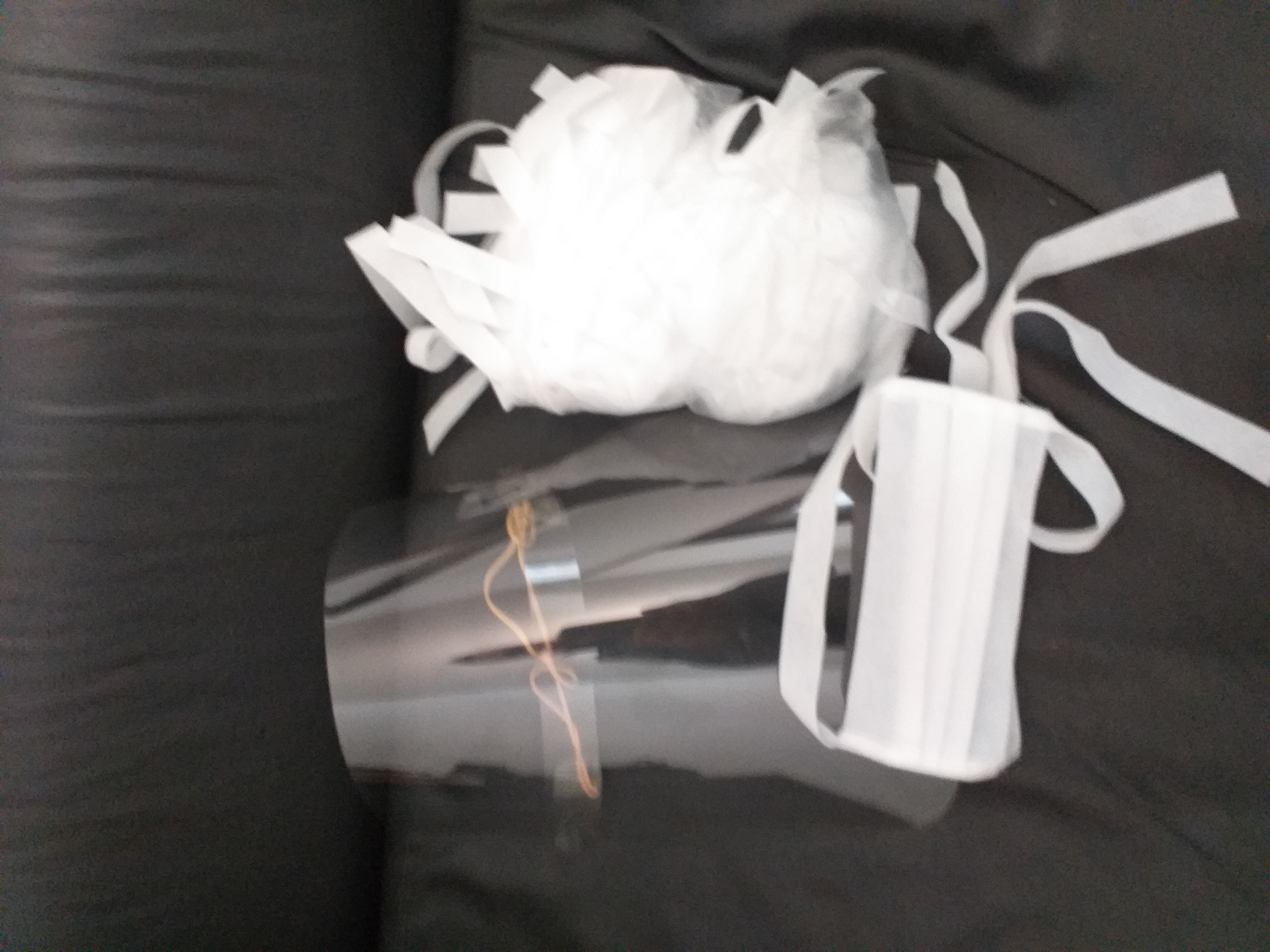 Barbijos y máscaras para trabajadores de Radio Provincia