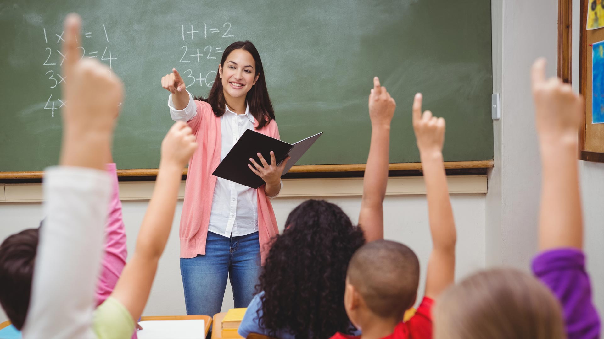 Abrazo fraterno al colectivo docente en su día